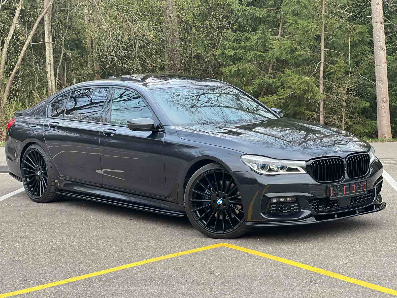 BMW 7 G11 automobilis papuoštas pilna Maxton Design apdaila