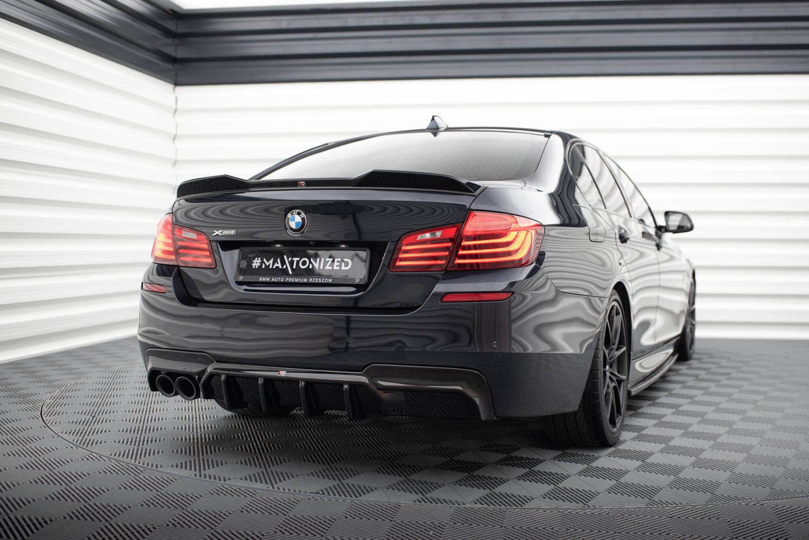 eng_pl_Rear-Valance-V-2-BMW-5-M-Pack-F10-Version-with-double-exhaust-on-one-side-20782_2.jpg