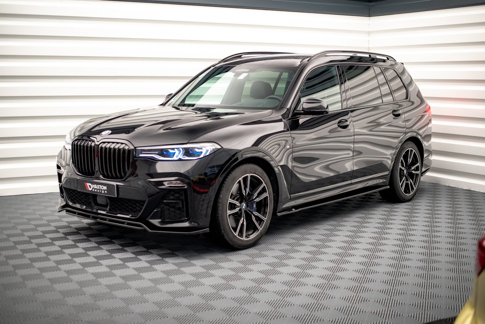 eng_pl_Side-Skirts-Diffusers-BMW-X7-M-G07-12489_4-1.jpg